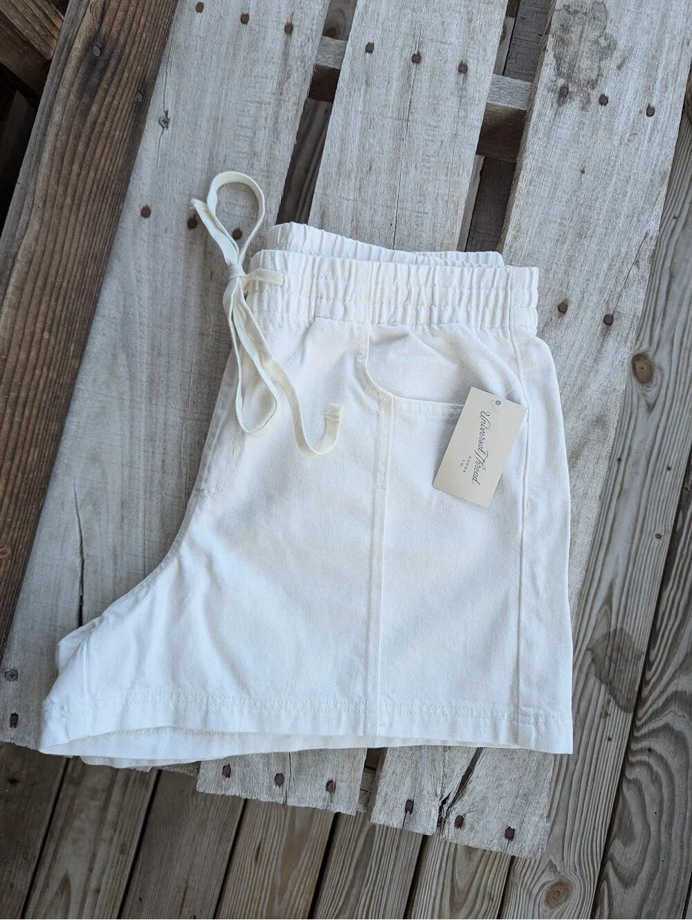 Universal Thread Shorts XL NWT White 36x4 Casual Cotton High Rise New Summer